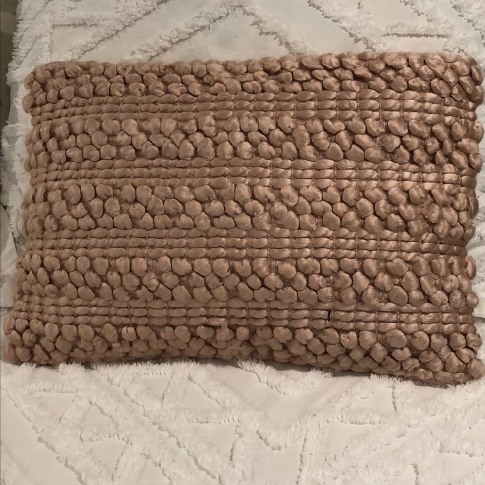 Textured pillow - pink mauve